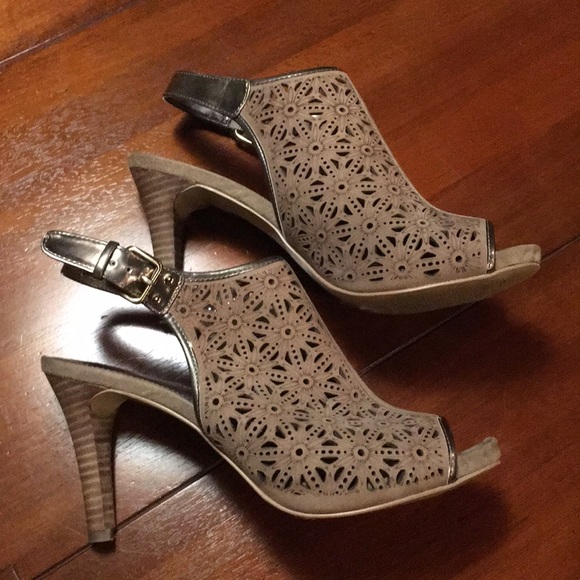 Anne Klein Shoes - EUC Anne Klein peep toe mule heels 9M worn 2xs